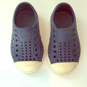 Natives - size 5 navy blue